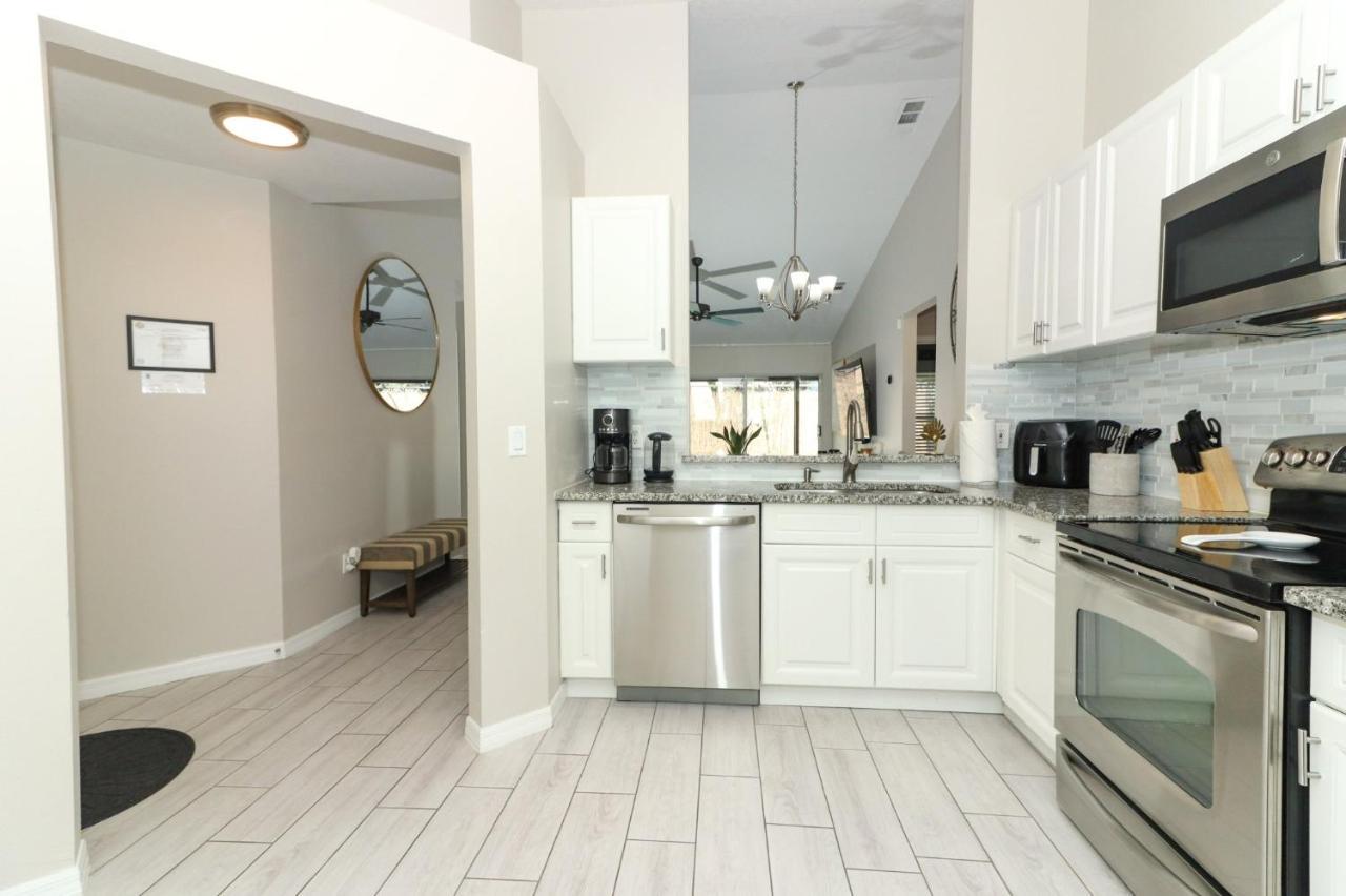 Lilys Stylish Villa Close To Disney Ideal For Long Stays Орландо Екстер'єр фото