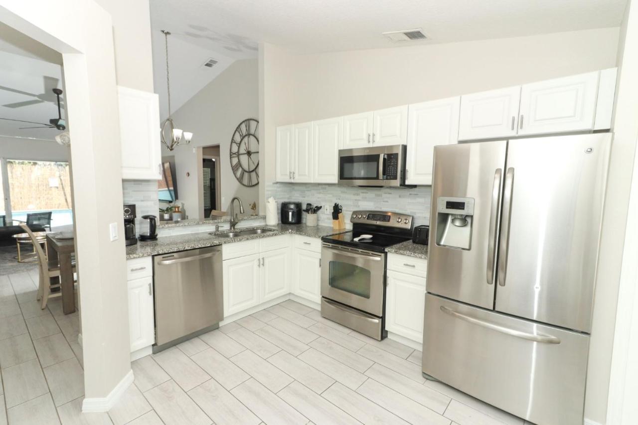 Lilys Stylish Villa Close To Disney Ideal For Long Stays Орландо Екстер'єр фото