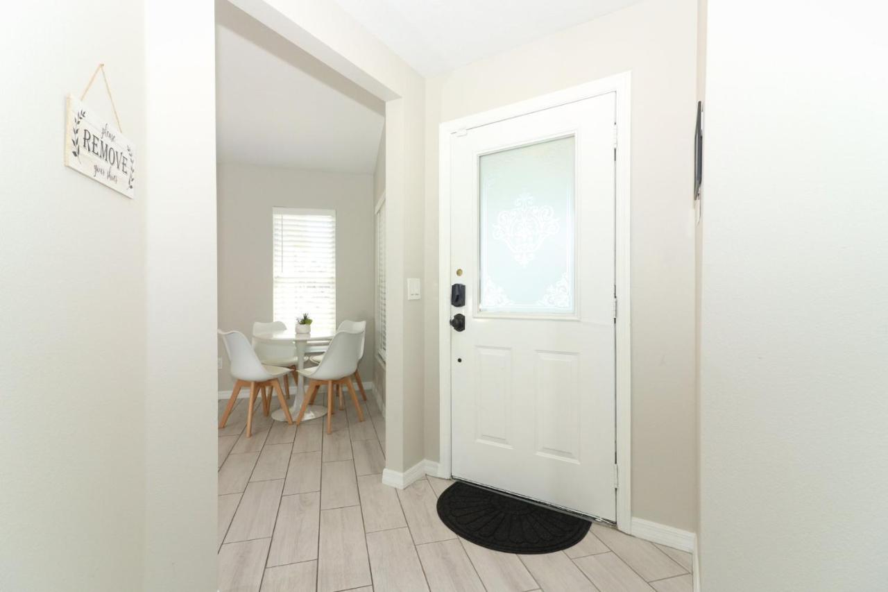Lilys Stylish Villa Close To Disney Ideal For Long Stays Орландо Екстер'єр фото