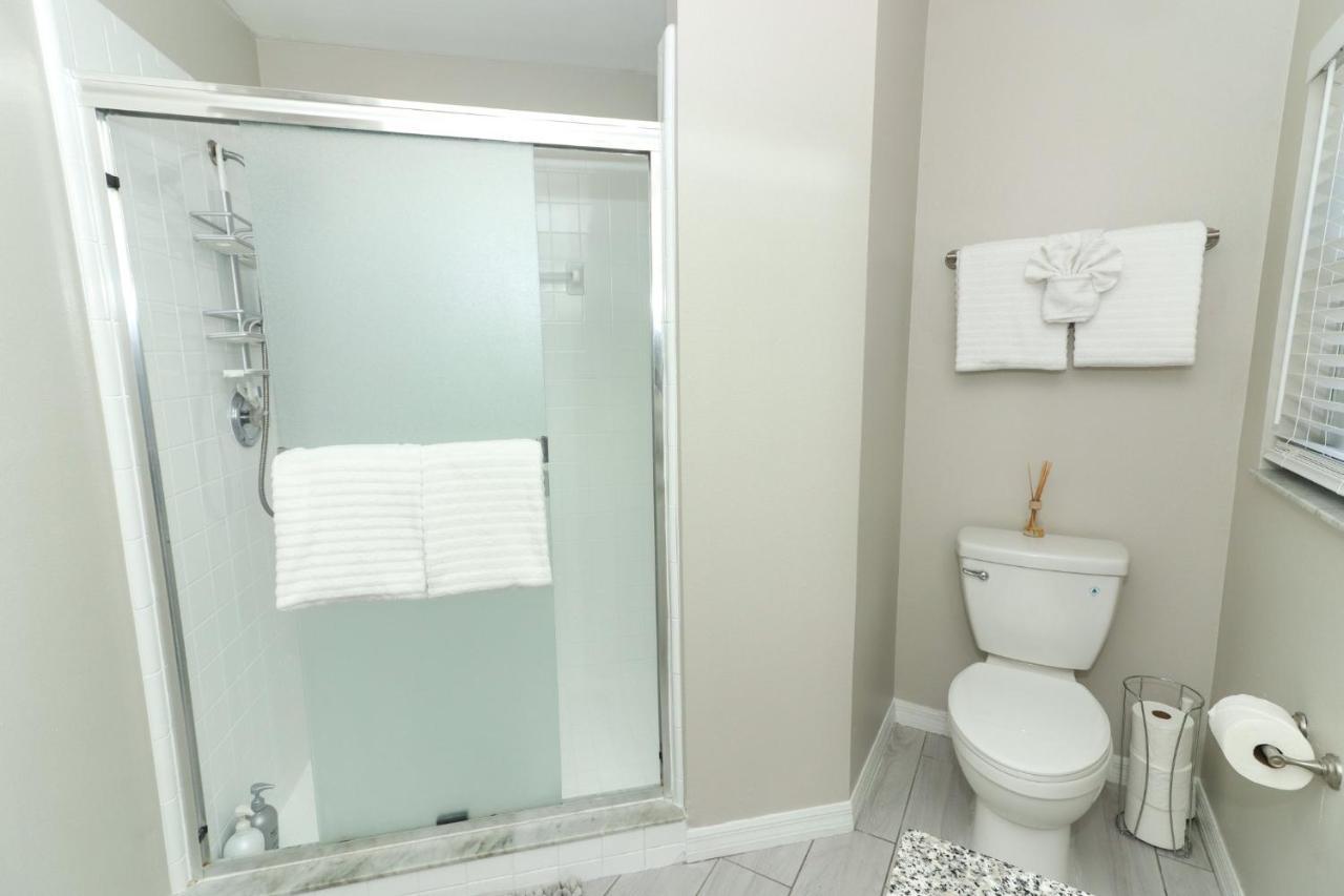 Lilys Stylish Villa Close To Disney Ideal For Long Stays Орландо Екстер'єр фото