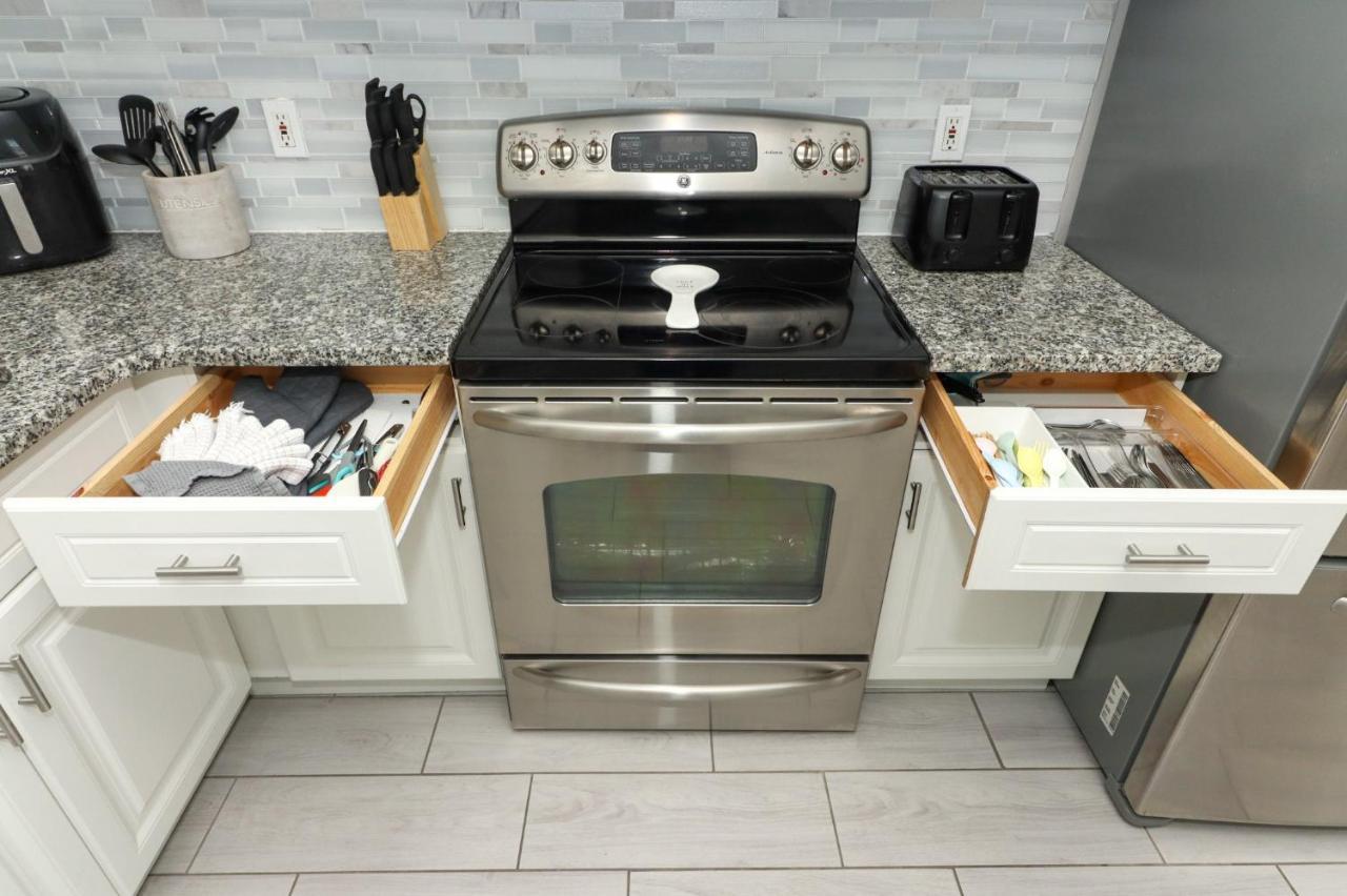 Lilys Stylish Villa Close To Disney Ideal For Long Stays Орландо Екстер'єр фото