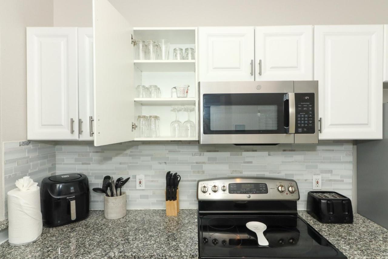 Lilys Stylish Villa Close To Disney Ideal For Long Stays Орландо Екстер'єр фото