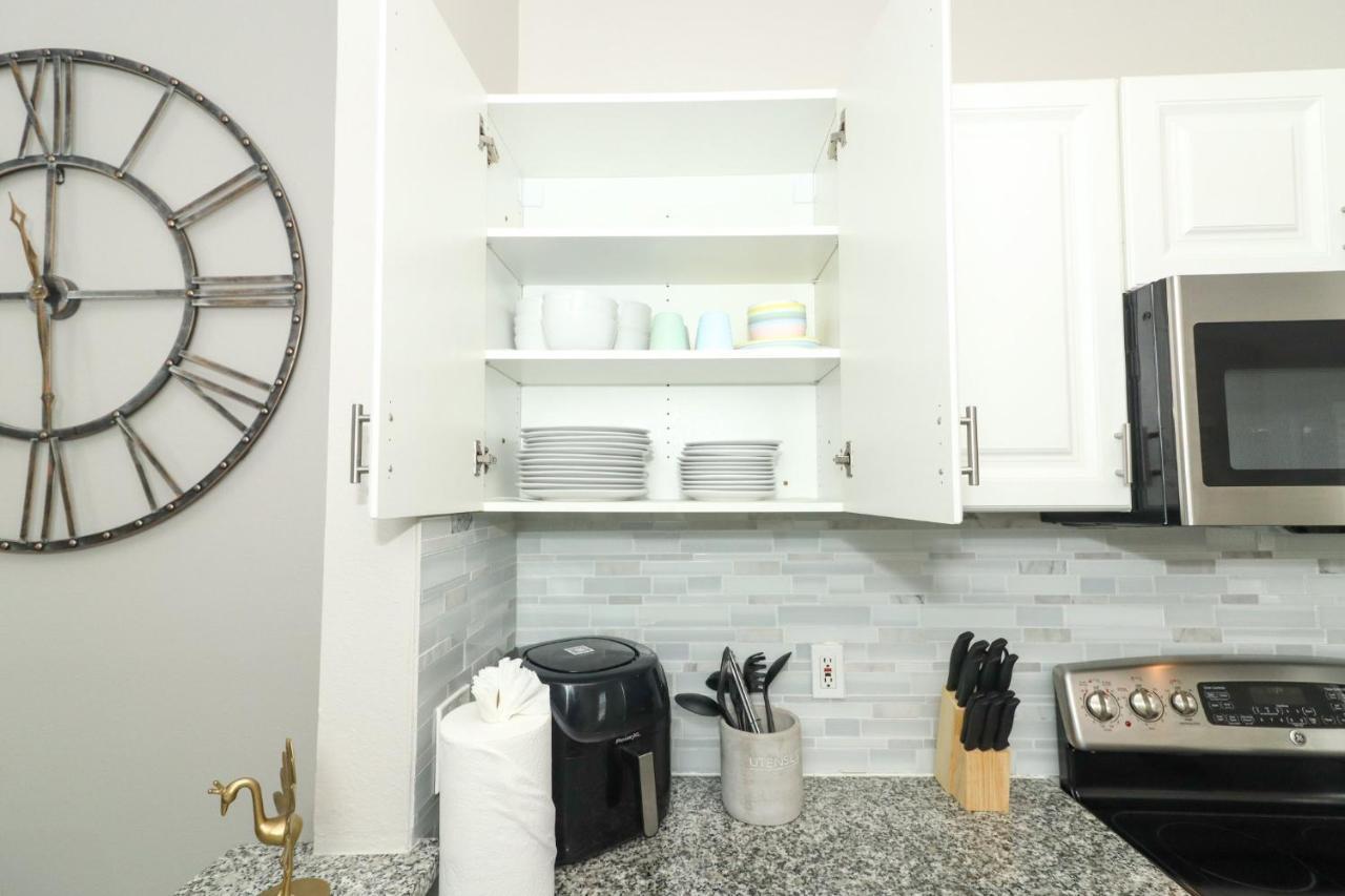 Lilys Stylish Villa Close To Disney Ideal For Long Stays Орландо Екстер'єр фото
